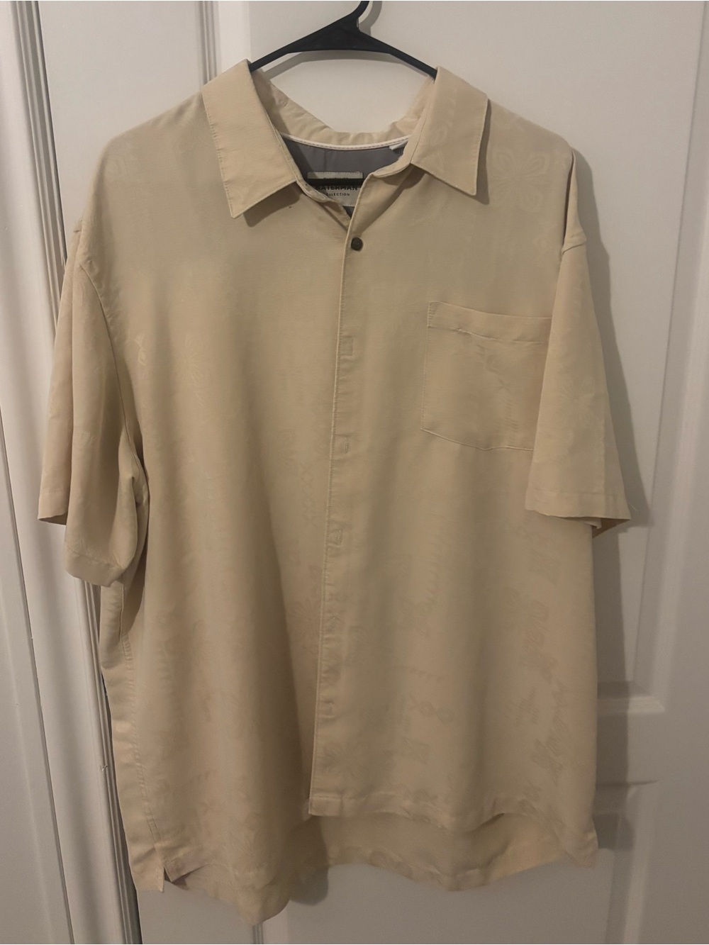 Quiksilver Men's Short Sleeve Button-Down Shirt in Beige
